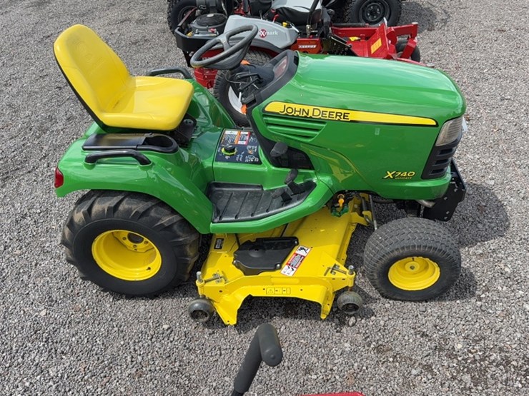 john-deere-x740-image-4