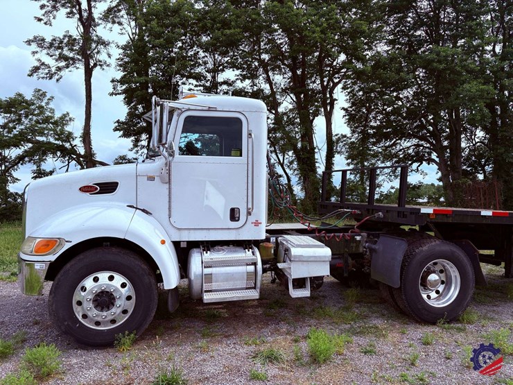 2006-peterbilt-335-image-2