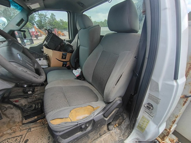 2011-ford-f550-image-31