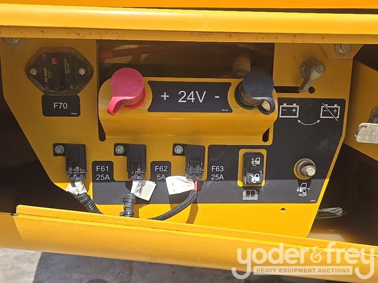 2023-deere-260e-image-23