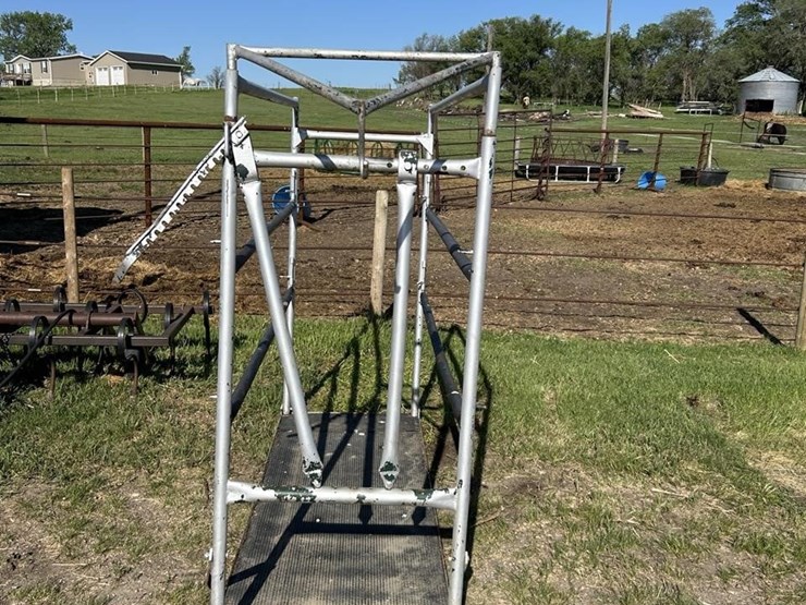 show-cattle-fitting-chute-4112-image-2