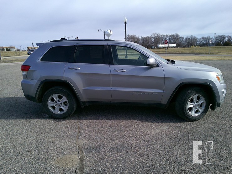 2015-jeep-grand-cherokee-laredo-image-5