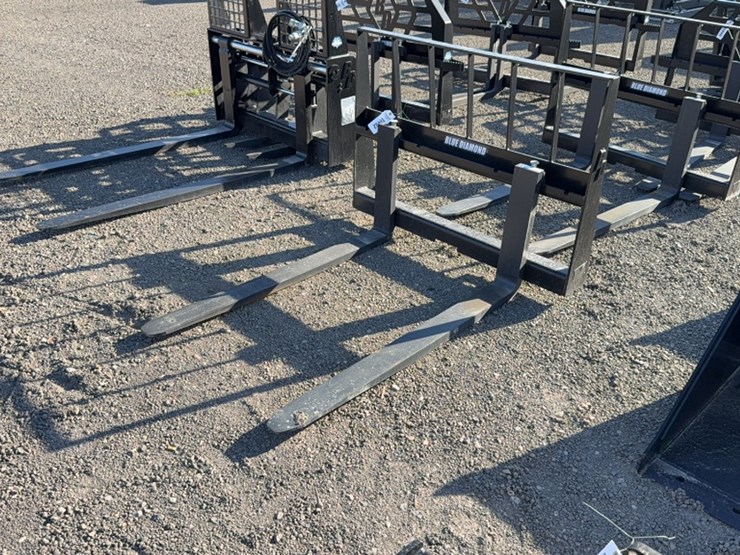 #2043-•-blue-diamond-48"-skid-steer-pallet-forks-image-2