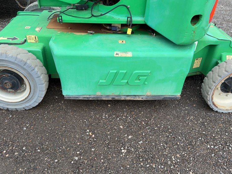 2011-jlg-e400ajp-image-14