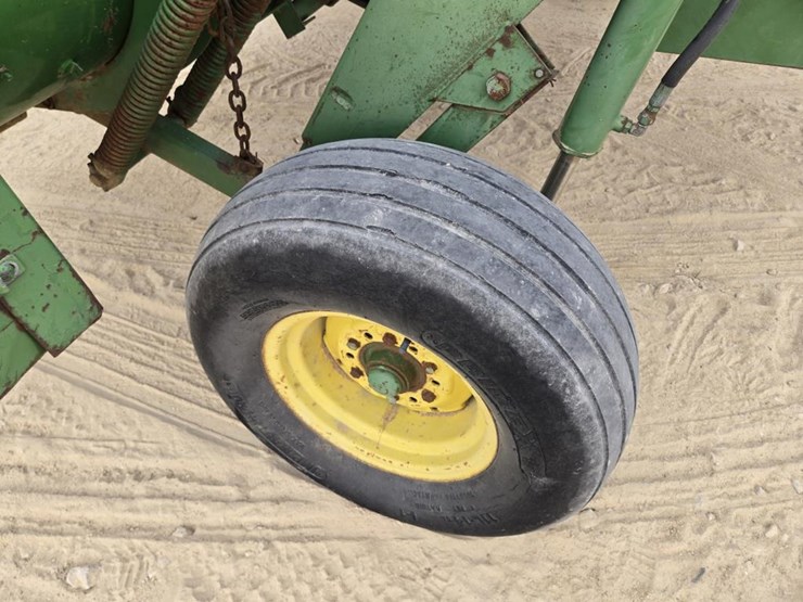 john-deere-240-image-10