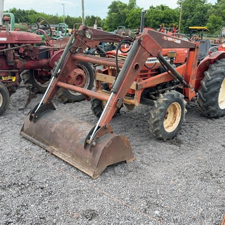 #3072 • YANMAR 276D TRACTOR