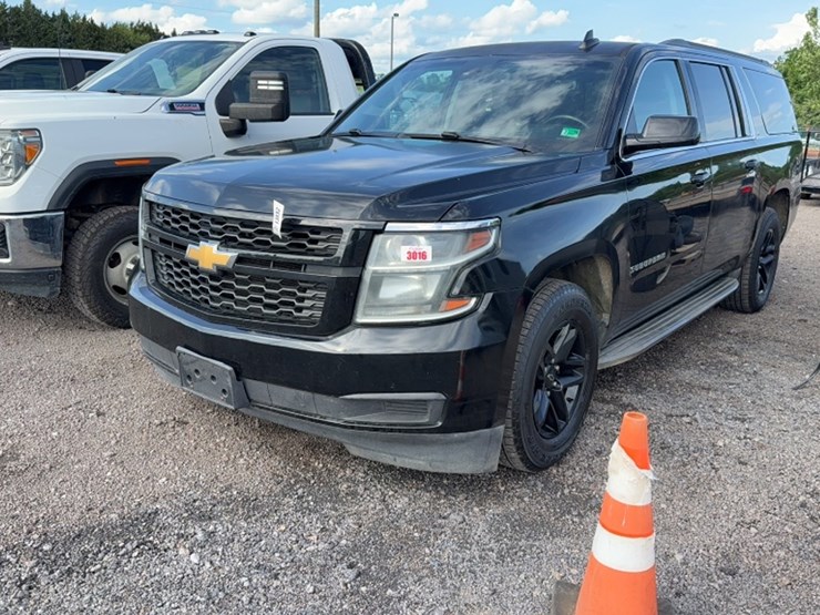 2015-chevrolet-suburban-image-1