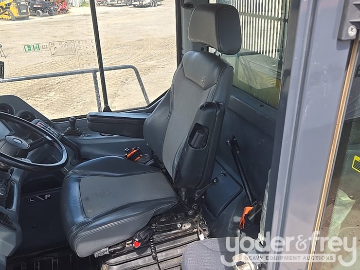 2023-deere-260e-image-46