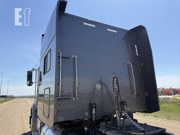 2009-peterbilt-386-image-42