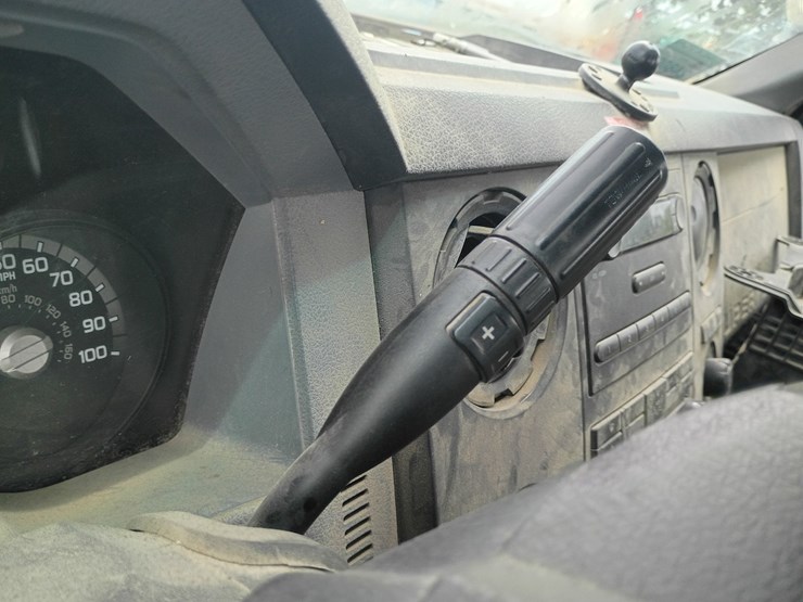 2011-ford-f550-image-48