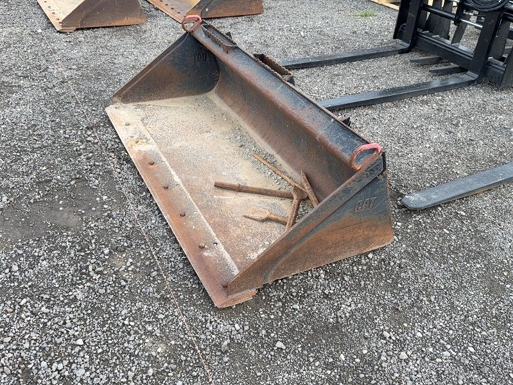 #2042-•-cat-66"-skid-steer-smooth-bucket-image-2