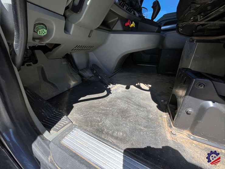 2017-kenworth-t680-image-73