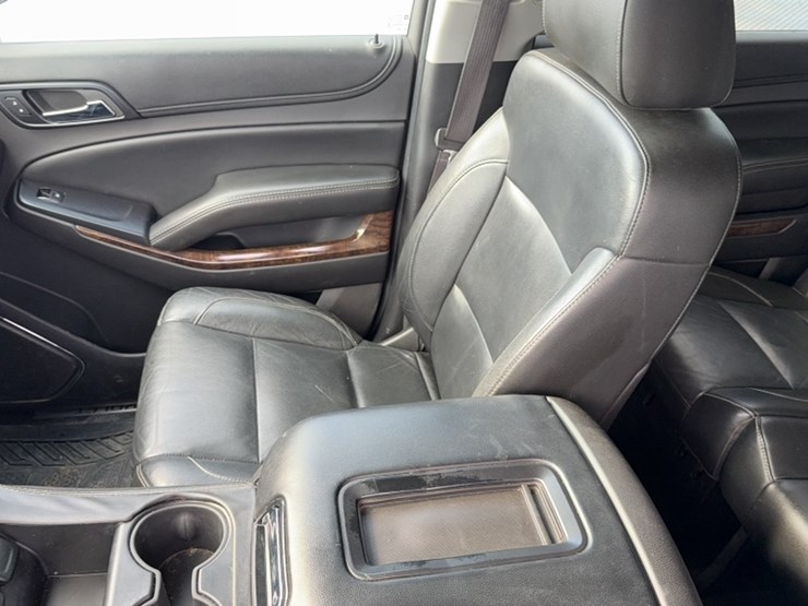 2015-chevrolet-suburban-image-17
