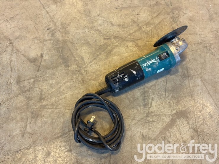 makita-9557nb-angle-grinder,-dewalt-d28144-angle-grinder,-3"-2"-belt-sander-image-12