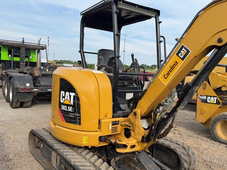 caterpillar-303-image-7