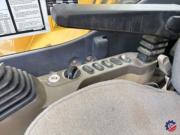 2014-komatsu-pc360-lc-10-image-105