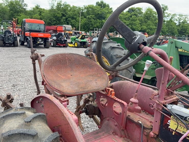 #3071-•-international-tractor-image-9