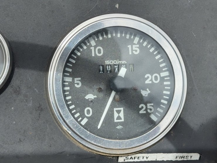 massey-ferguson-261-image-15