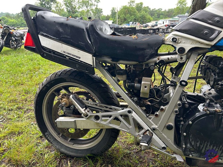1985-suzuki-gs1150-motorcycle-image-14