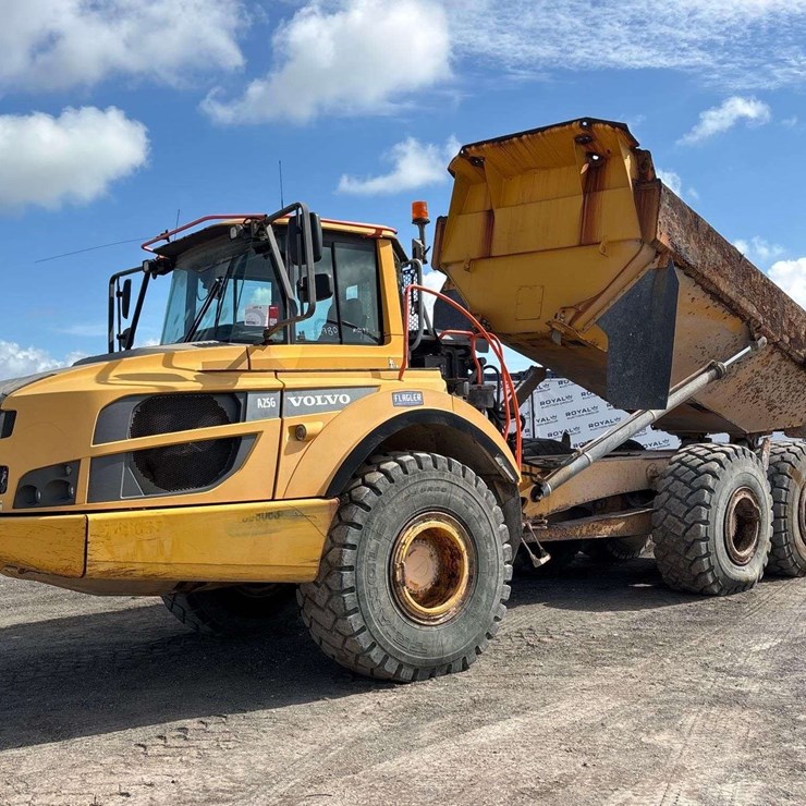 2015 VOLVO A25G