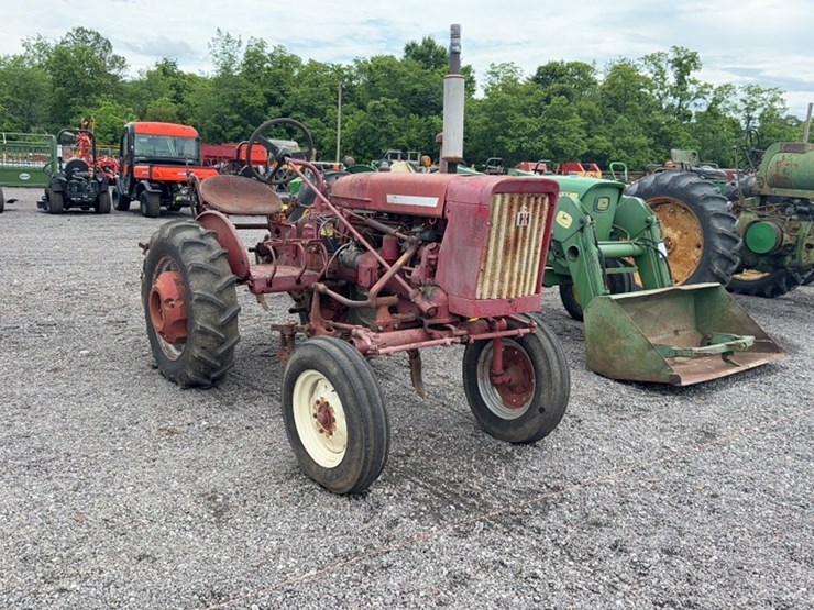 #3071-•-international-tractor-image-3