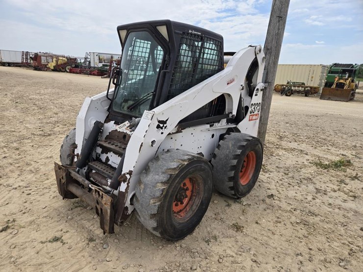 2009-bobcat-s330-image-3