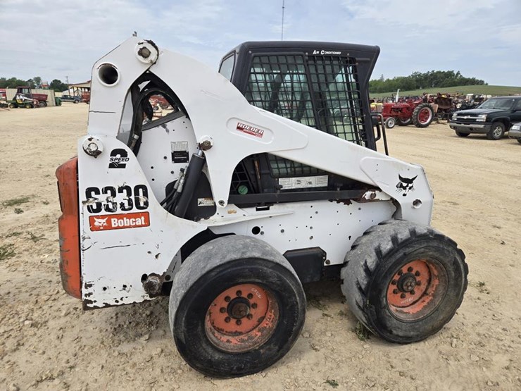 2009-bobcat-s330-image-10