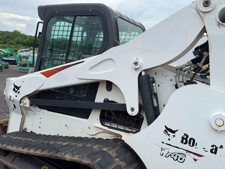 2018-bobcat-t740-image-12