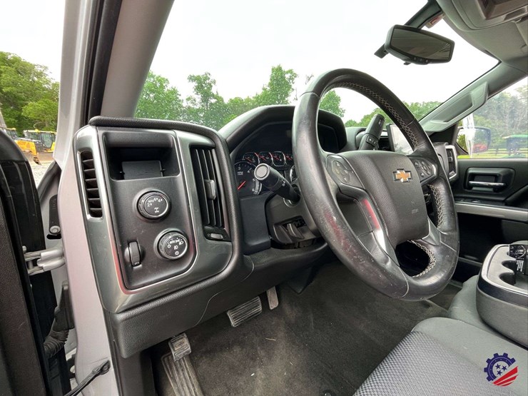 2017-chevrolet-silverado-lt-pickup-truck-image-82