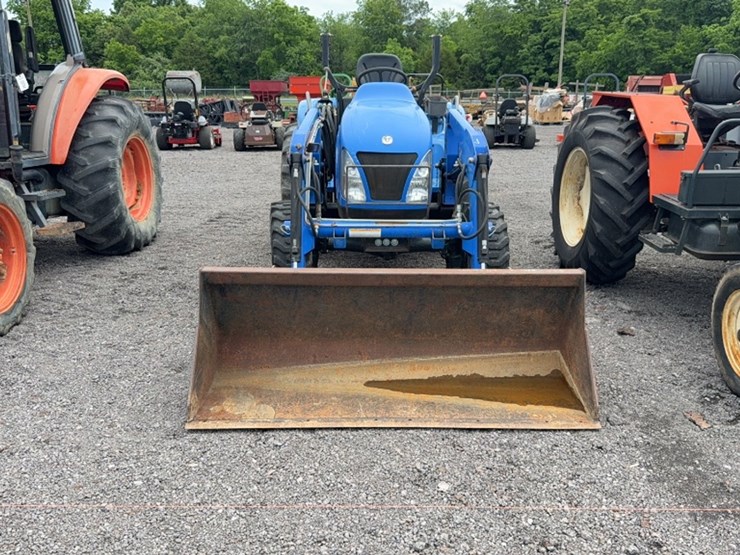 new-holland-tc35a-image-2