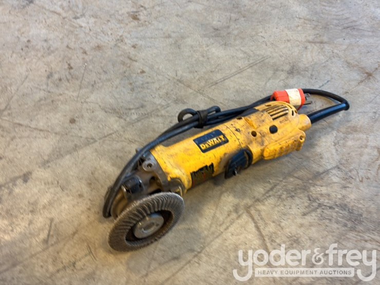 makita-9557nb-angle-grinder,-dewalt-d28144-angle-grinder,-3"-2"-belt-sander-image-10