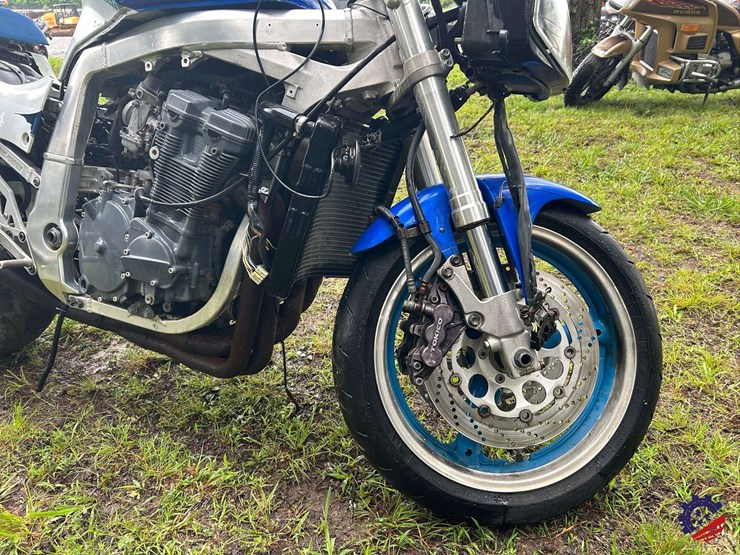 1995-suzuki-gsx-r750w-motorcycle-image-16