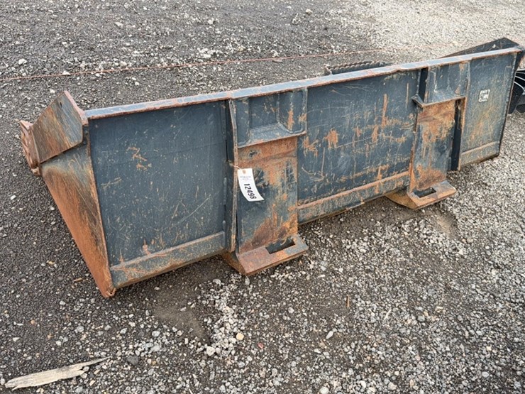 #2052-•-kubota-78"-skid-steer-tooth-bucket-image-3