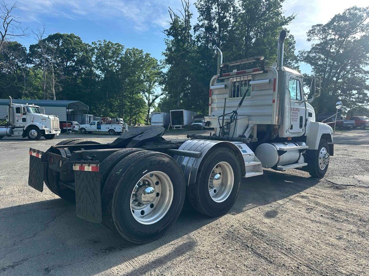 2001-mack-ch613-image-7