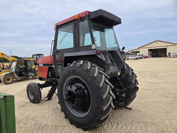 1989-case-ih-1896-image-12
