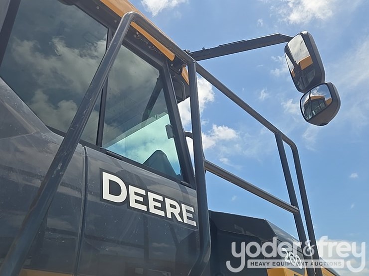 2023-deere-260e-image-46
