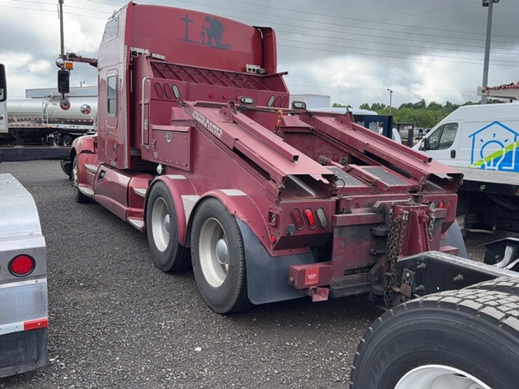 2014-kenworth-t660-image-10