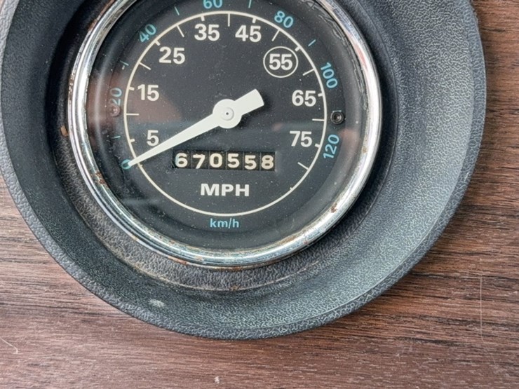 1985-ford-9000-image-23