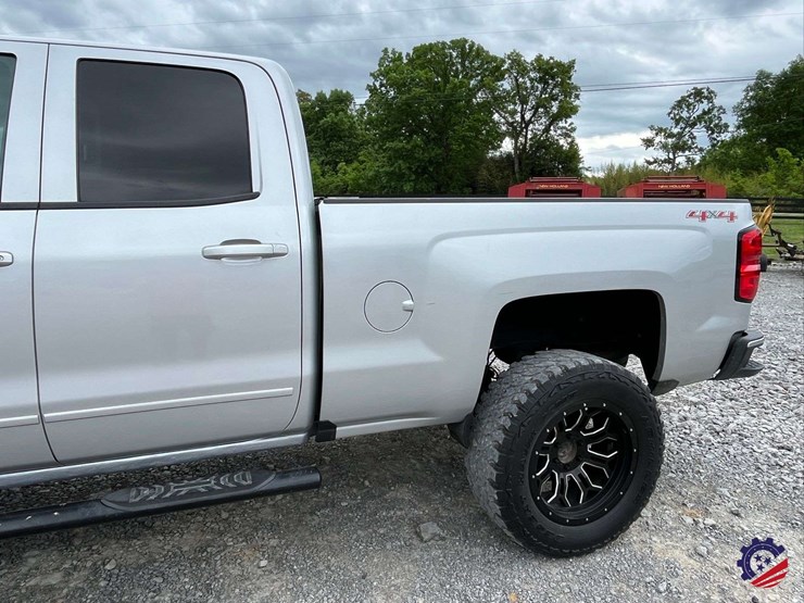 2017-chevrolet-silverado-lt-pickup-truck-image-18