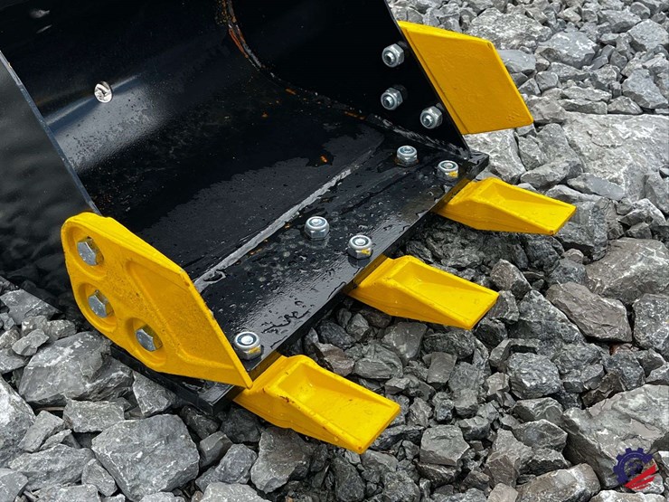 unused-2026-ce-16in-toothed-bucket-image-7