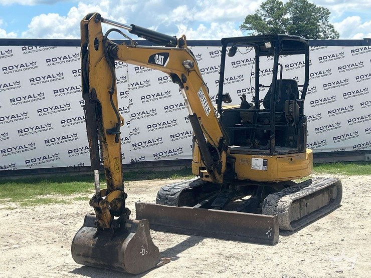 caterpillar-304e2-mini-excavator-image-1