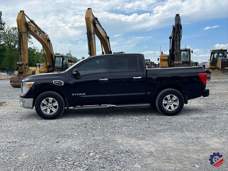 2017-nissan-titan-image-2