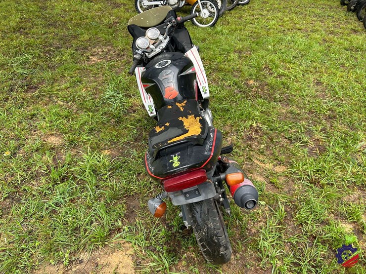 2005-suzuki-gs500-fh-motorcycle-image-11