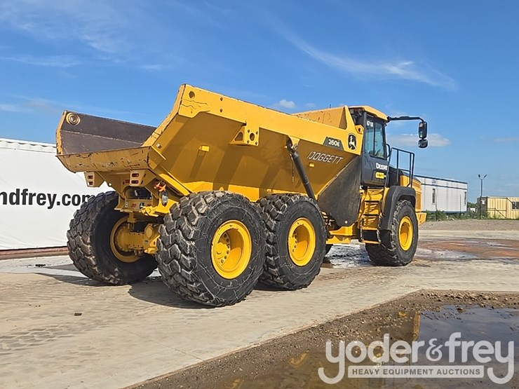 2023-deere-260e-image-5