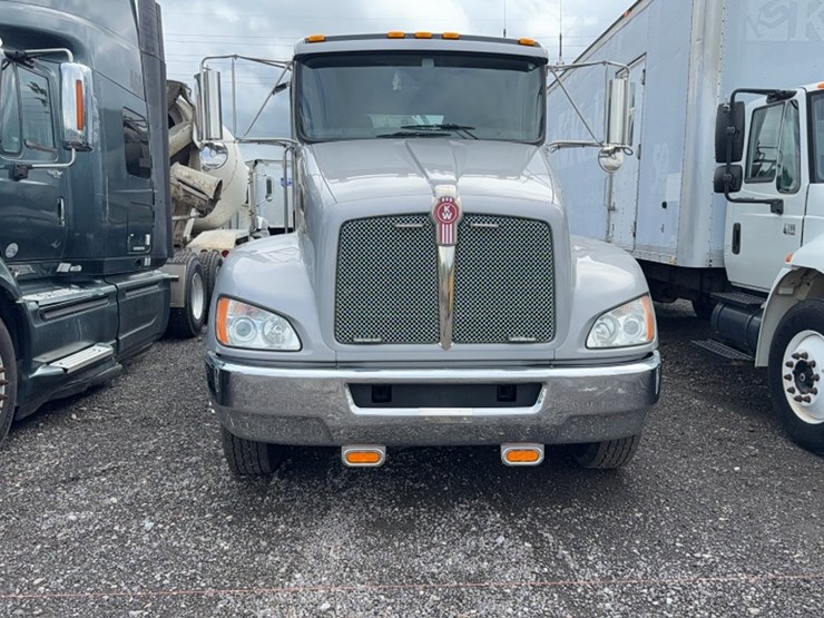 2019-kenworth-t270-image-2