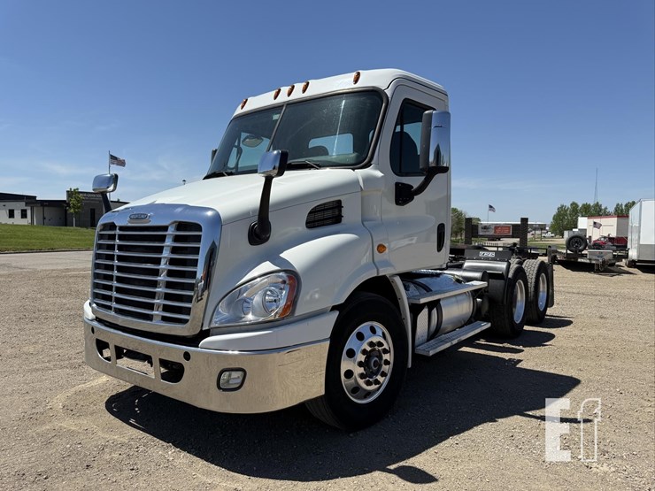 2013-freightliner-cascadia-125-image-26