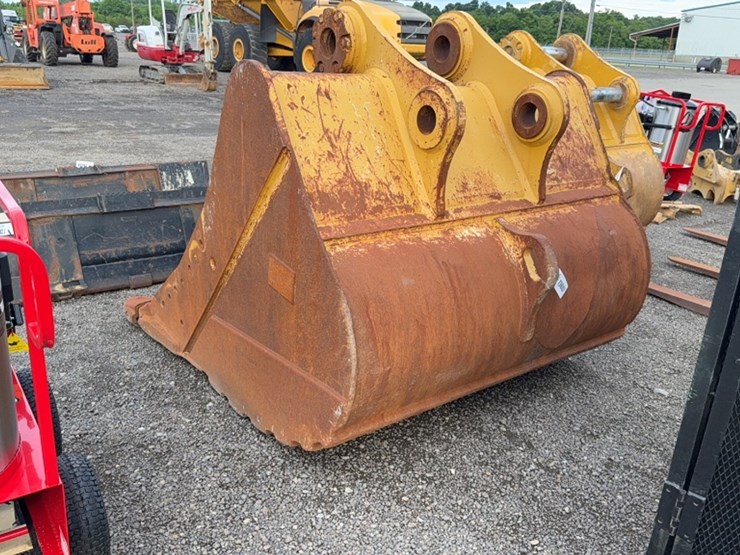 #2033-•-cat-66"-excavator-bucket-image-3