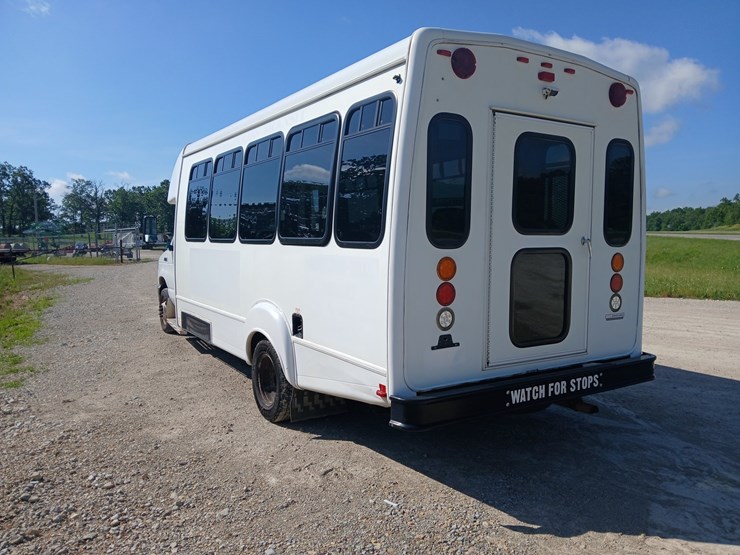 2009-ford-e450-image-5