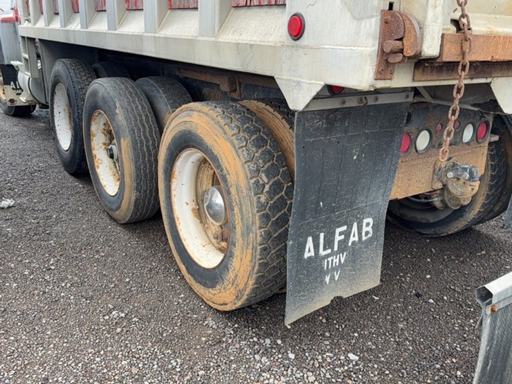 1988-ford-l9000-image-13