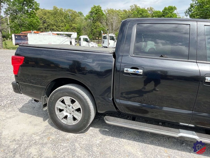 2017-nissan-titan-image-33